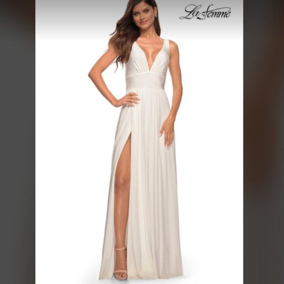 NWT LA FEMME Plunge Neck High Slit Formal Gown Sleeveless White SZ 2 MSRP $328